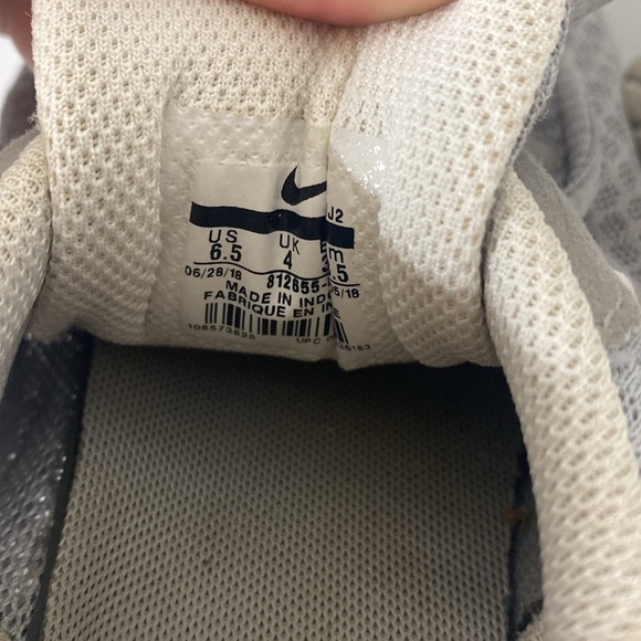 6.5 gray Nikes - Picture 3 of 4